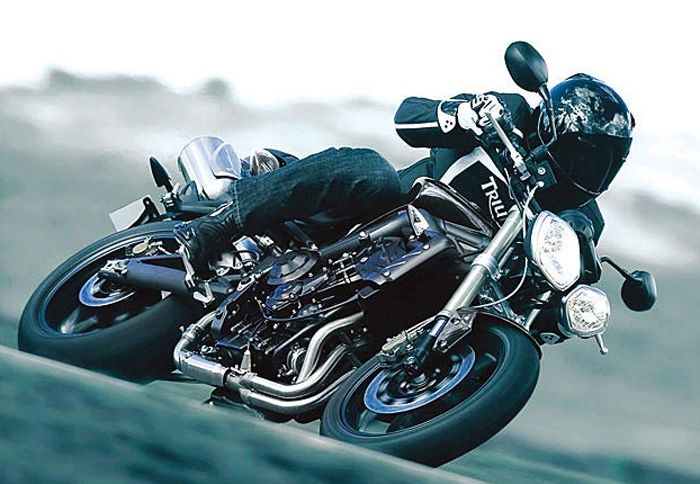 Τα σχέδια της Triumph είναι να ετοιμάσει το εργοστάσιο στην Ινδία μέσα στο 2015, δεκαπλασιάζοντας έτσι την ετήσια παραγωγή της!
